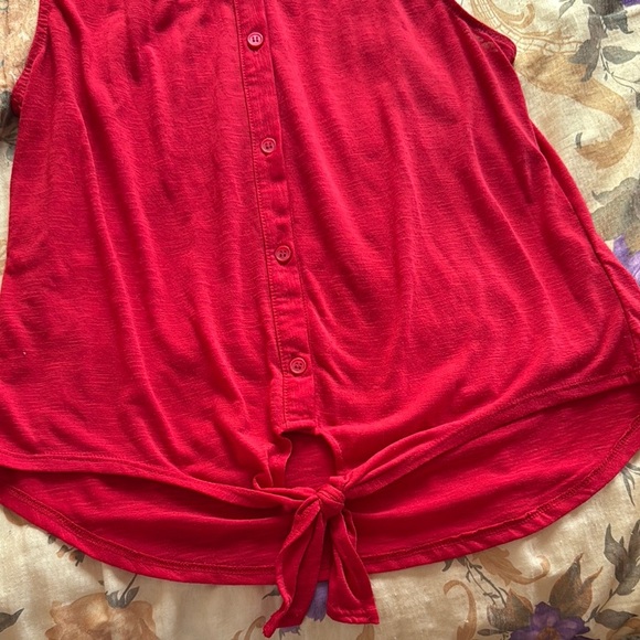 No Boundaries Red Sleeveless Button Down Blouse - Picture 3 of 7